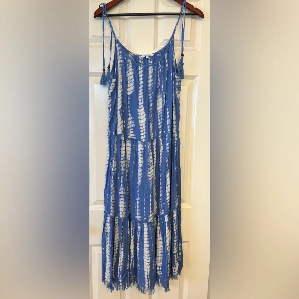 Blue Island light weight midi dress size Medium blue and white